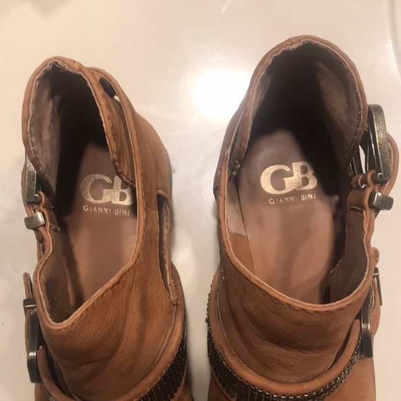 Gianni Bini cut Out Flat Leather Booties size 8.5 - Picture 4 of 6